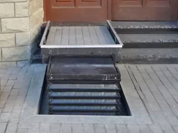 Sistema-sollevamento-verticale-per-superamento-barriere-architettoniche