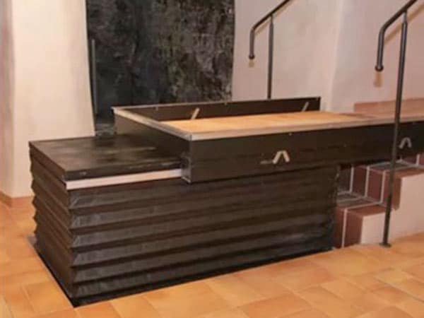 Trasloelevatori-a-scomparsa-per-anziani-e-disabili