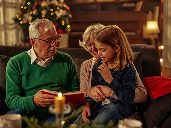 aiutare-anziani-a-vivere-il-natale-in-famiglia