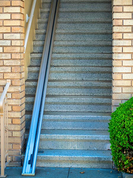 Accesso-a-una-presa-di-corrente