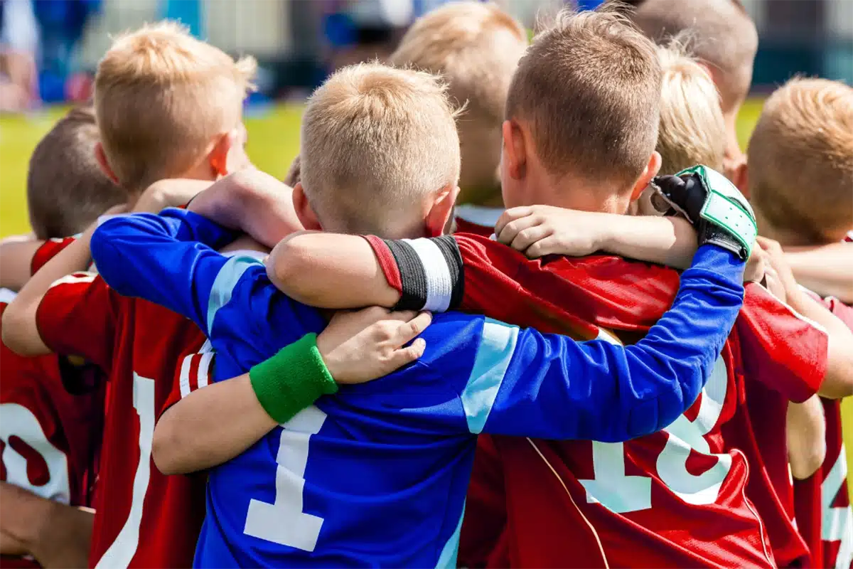 rugby oltre con i bambini delle fate