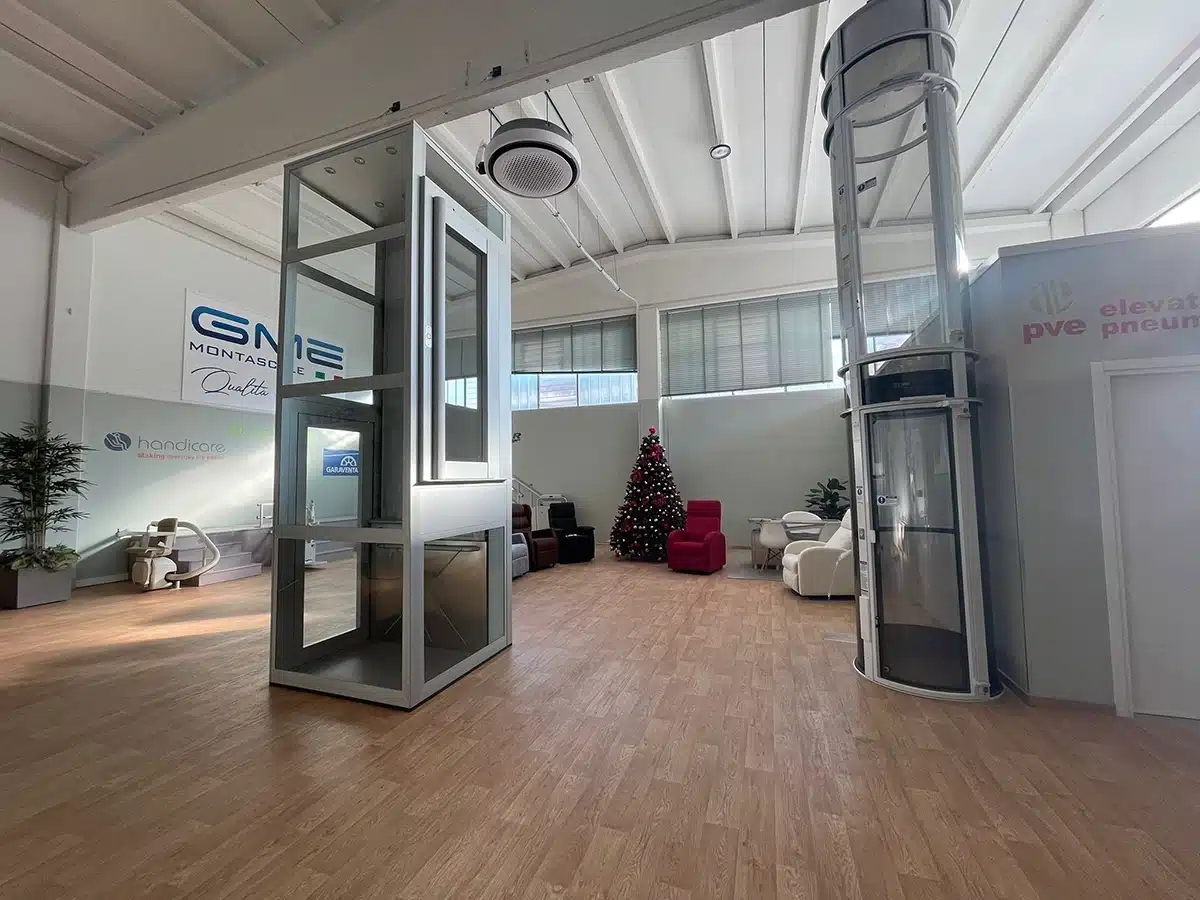 showroom di montascale e ascensori domestici a Milano e Reggio Emilia